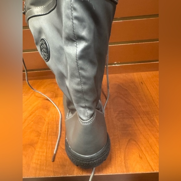 Women's Silver Winter Boots with Faux Fur Lining - Picture 13 of 15